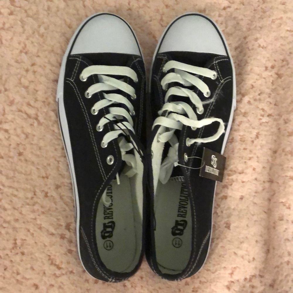 NWOT OT Revolution Women’s Sneakers